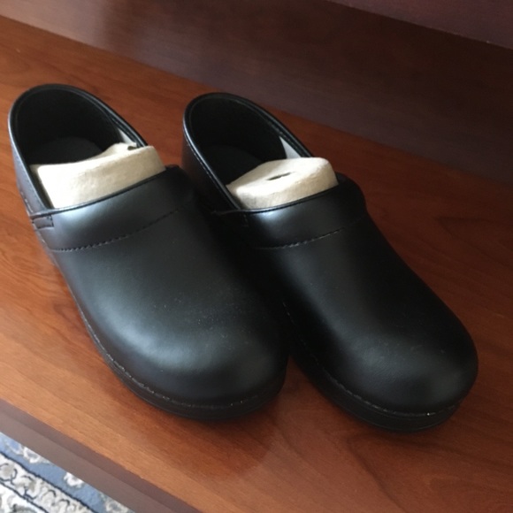 Dansko women’s black clogs - Picture 3 of 4